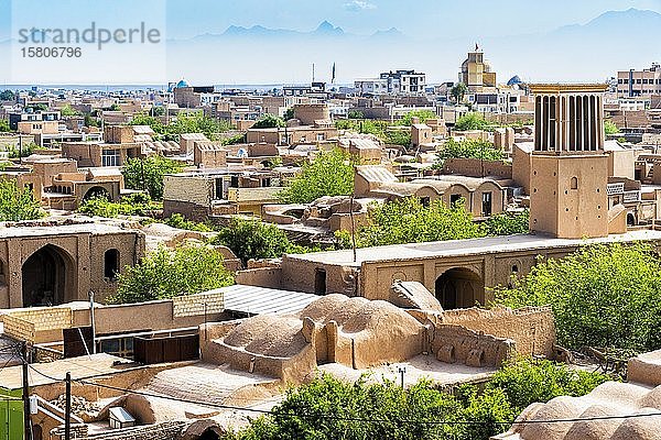 Die Stadtmauern von Narin Qal?eh und die Stadt  Meybod  Provinz Yazd  Iran  Asien