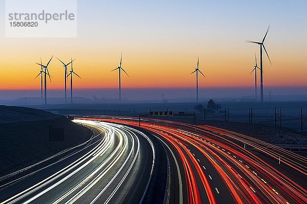 Autobahn A8 mit Windpark  Baden-Württemberg  Deutschland  Europa