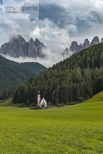 Kirche St. Johann in Ranui  St. Johann  Johanniskapelle  Geisler-Gruppe  Villnößtal  St. Magdalena  Bozen  Südtirol  Italien  Europa