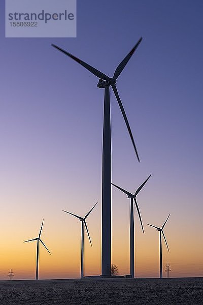 Windräder  Windkraftanlage  Baden-Württemberg  Deutschland  Europa