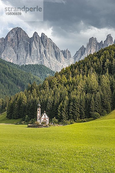 Kirche St. Johann in Ranui  St. Johann  Johanniskapelle  Geisler-Gruppe  Villnößtal  St. Magdalena  Bozen  Südtirol  Italien  Europa