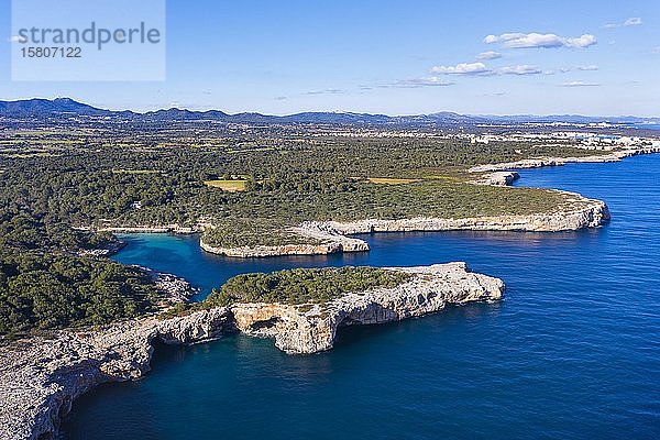 Cala Sa Nau  zwischen Cala d'Or und Portocolom  Region Migjorn  Drohnenaufnahme  Mallorca  Balearische Inseln  Spanien  Europa