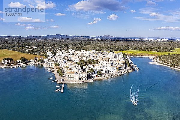 Portocolom  historischer Stadtkern und alter Hafen  Region Migjorn  Luftaufnahme  Mallorca  Balearen  Spanien  Europa