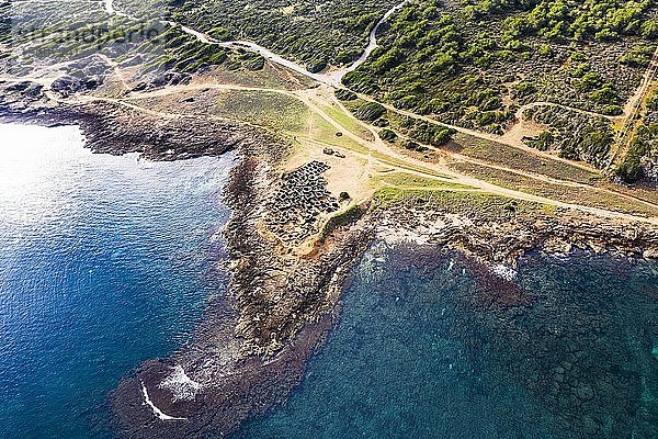 Nekropole von Son Real  Punta des Fenicis bei Can Picafort  Drohnenaufnahme  Mallorca  Balearen  Spanien  Europa