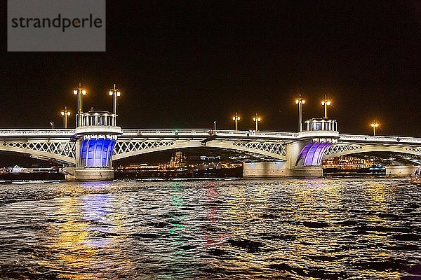 Blagoweschtschenski-Brücke  St. Petersburg  Russland  Europa