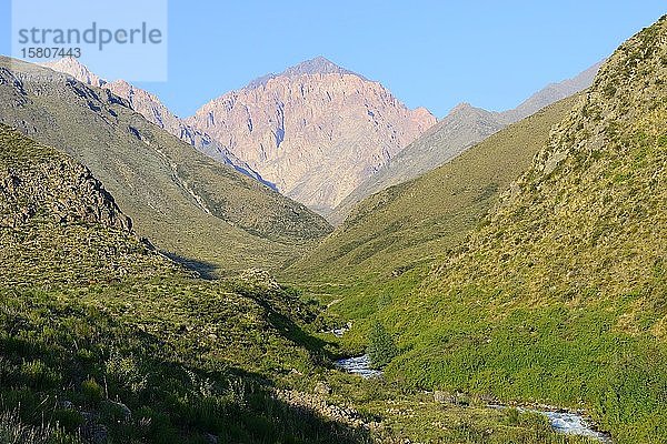 Morgensonne am Río Tupungato  Valle de Uco  Provinz Mendoza  Argentinien  Südamerika