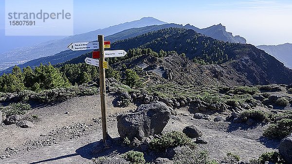 Hinweisschilder auf dem Weg zum Pico de la Nieve; La Palma; Kanarische Inseln; Spanien