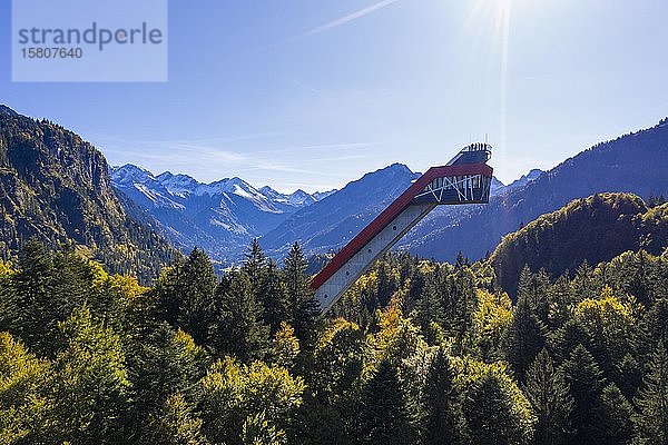 Heini-Klopfer-Skisprungschanze am Freibergsee  bei Oberstdorf  Drohnenaufnahme  Allgäuer Alpen  Oberallgäu  Allgäu  Schwaben  Bayern  Deutschland  Europa