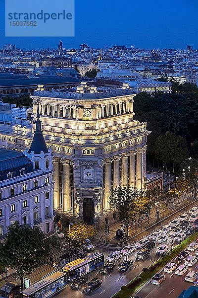 Hauptsitz  Hauptsitz  des spanischen Kulturinstituts  Institut  Instituto Cervantes  bei Nacht  Madrid  Spanien  Europa