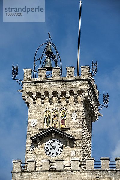 Glockenturm des Palazzo Pubblico Governo  Piazza della Liberta  Stadt San Marino  San Marino  Europa