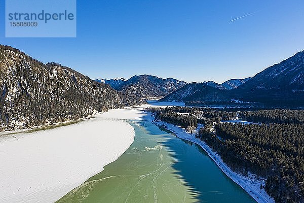Isar  Nebenfluss des Sylvensteinsees  Luftbild  Lenggries  Isarwinkel  Oberbayern  Bayern  Deutschland  Europa