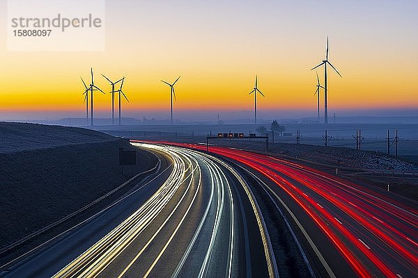 Autobahn A8 mit Windpark  Baden-Württemberg  Deutschland  Europa