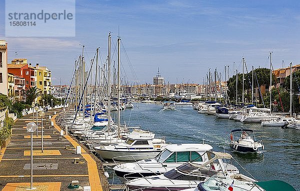 Promenade mit Jachthafen  Le Cap d` Agde  Agde  Departement Herault  Languedoc-Roussillon  Frankreich  Europa