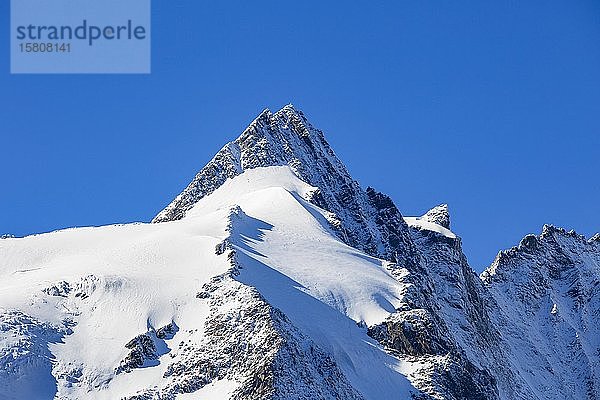Großglockner mit Schnee  Hohe Tauern  Nationalpark Hohe Tauern  Kärnten  Österreich  Europa
