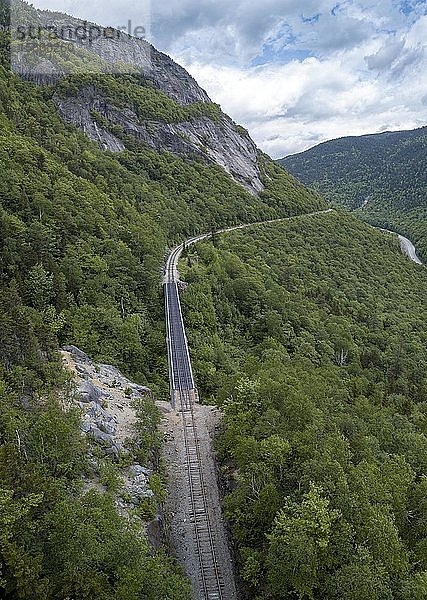 Brücke über den Willey-Bach  Brücke der Conway Scenic Railroad  Crawford Notch  nahe Bretton Woods  New Hampshire  USA  Nordamerika