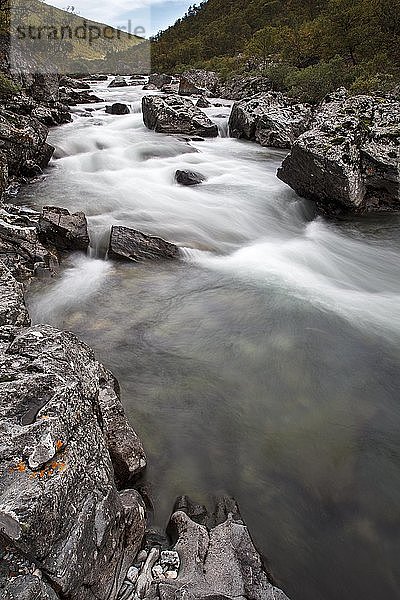 Mardalfossen  Flusslauf  Norwegen  Europa