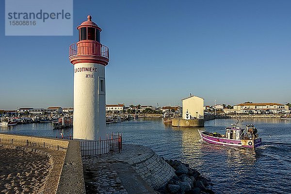 Leuchtturm und Hafen  La Cotinière  Oleron  Charente-Maritime  Nouvelle Aquitaine  Frankreich  Europa
