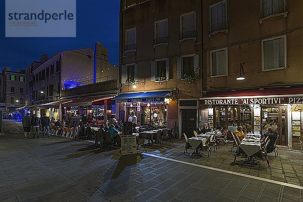 Restaurants und Cafés am Abend  Venedig  Venetien  Italien  Europa