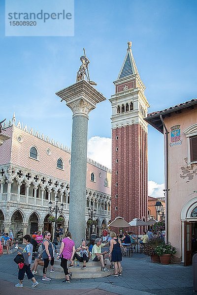 Italienischer Pavillon  Themenbereich Italien  Nachbildung des Markusplatzes in Venedig  Epcot Amusement Park  Walt Disney World  Orlando  Florida  USA  Nordamerika