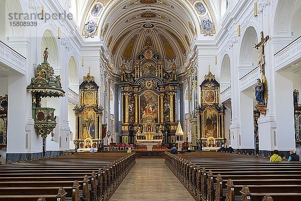 Innenansicht mit Altarraum  Basilika St. Anna  Altötting  Oberbayern  Bayern  Deutschland  Europa