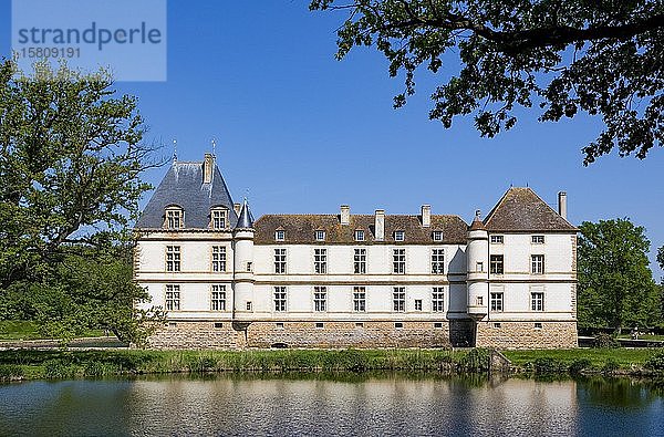 Wasserschloss  Schloss von Cormatin  Cormatin  Departement Saone et Loire  Burgund  Frankreich  Europa