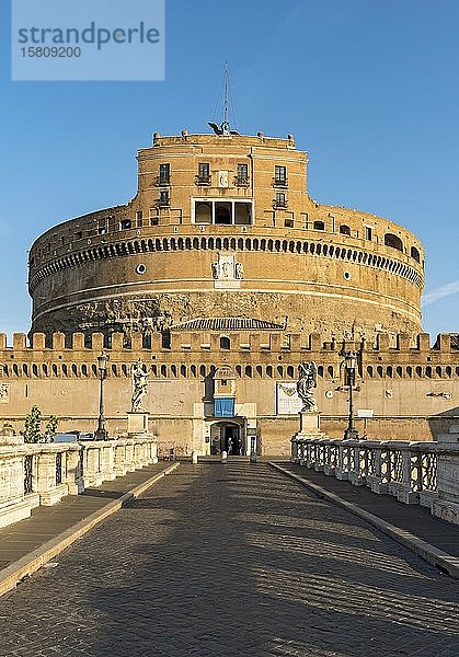Brücke und Burg Sant'Angelo  Rom  Italien  Europa