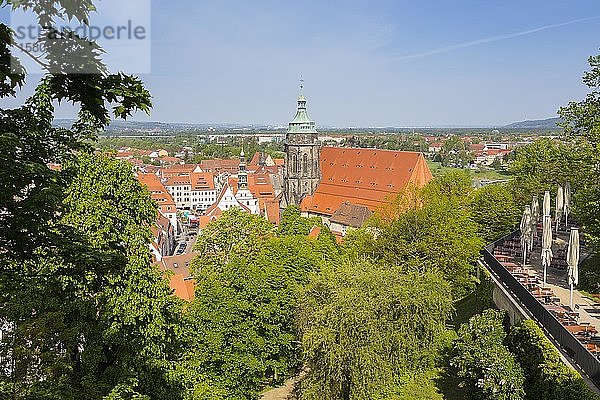 Blick vom Sonnenstein auf die Altstadt mit Rathaus und St. Marienkirche  Pirna  Sachsen  Deutschland  Europa