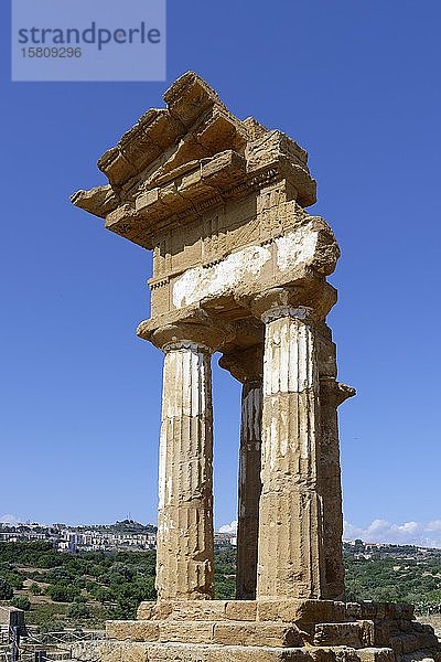Säulen  Tempelruinen  Tal der Tempel  Agrigento  Sizilien  Italien  Europa