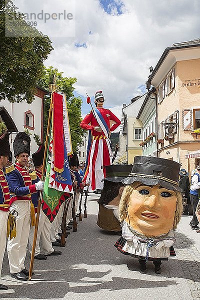 Samsonumzug  Samson und Zwerg  Riesenfiguren  Festumzug  Traditionelle Kultur  Brauchtum  Mauterndorf  Lungau  Land Salzburg  Österreich  Europa