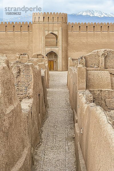 Ruinen  Türme und Mauern der Zitadelle von Rayen  größtes Lehmgebäude der Welt  Provinz Kerman  Iran  Asien