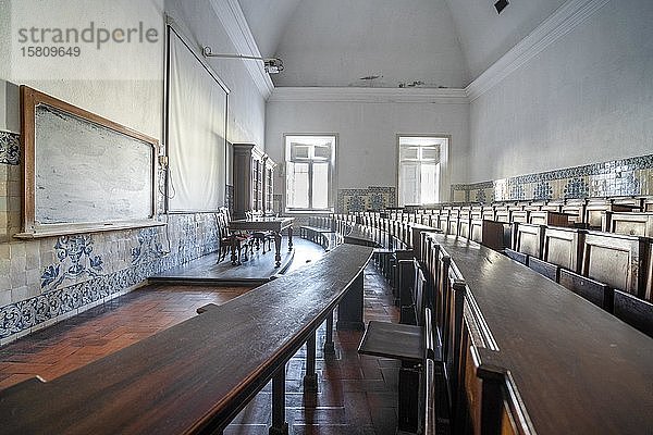 Leerer Hörsaal in der Universität von Coimbra  einer der ältesten Universitäten Europas  Portugal  Europa