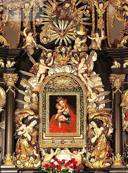 Wallfahrtskirche Maria Hilf  Hochaltar von Meinrad Guggenbichler mit Gnadenbild  Mondsee  Oberösterreich  Österreich  Europa