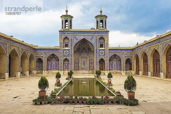 Hof der Nasir-ol-Molk-Moschee  Shiraz  Provinz Fars  Iran  Asien