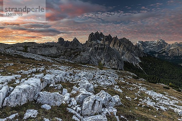 Sonnenaufgang  Dolomiten  Auronzo  Italien  Europa