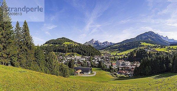 Filzmoos mit Berggipfel Bischofsmütze  Pongau  Bundesland Salzburg  Österreich  Europa