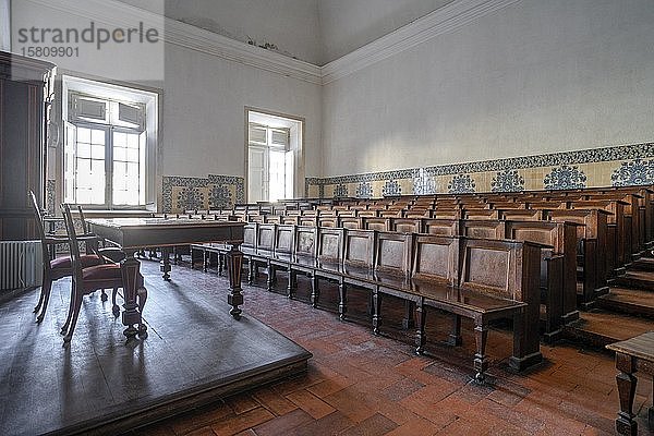 Leerer Hörsaal in der Universität von Coimbra  einer der ältesten Universitäten Europas  Portugal  Europa
