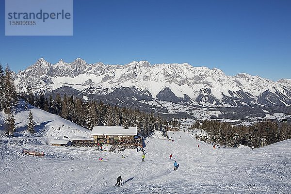 Skigebiet Reiteralm mit Blick auf das Dachsteinmassiv  Schladming  Steiermark  Österreich  Europa