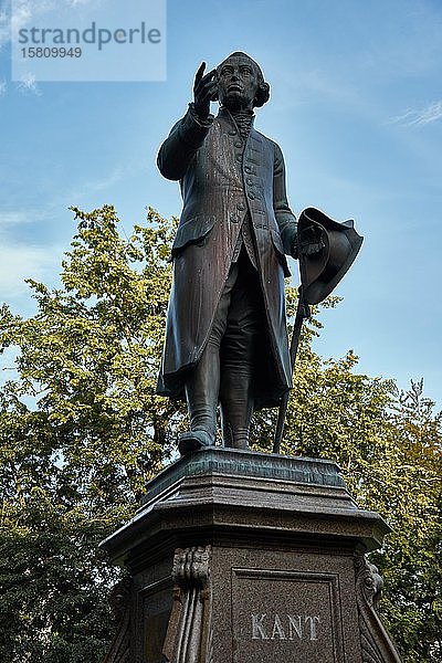 Statue von Immanuel Kant vor der Universität  Kaliningrad  Kaliningrader Oblast  Russland  Europa