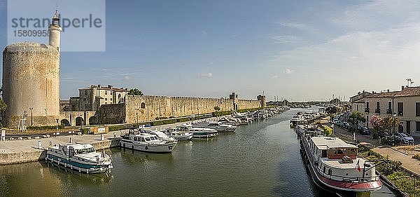 Turm von Konstanz und Rhône-Kanal  Aigues mortes  Departement Gard  Okzitanien  Frankreich