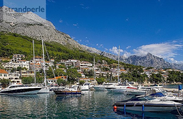 Marina  Brela  Biokovo-Gebirge  Makarska-Riviera  Dalmatien  Kroatische Adriaküste  Kroatien  Europa