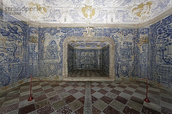Bad mit Azulejos  Palacio Nacional de Sintra  Grotte der Bäder  Azulejos  Sintra  Portugal  Europa