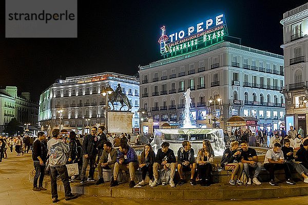 Platz Plaza Puerta del Sol bei Nacht  Madrid  Spanien  Europa