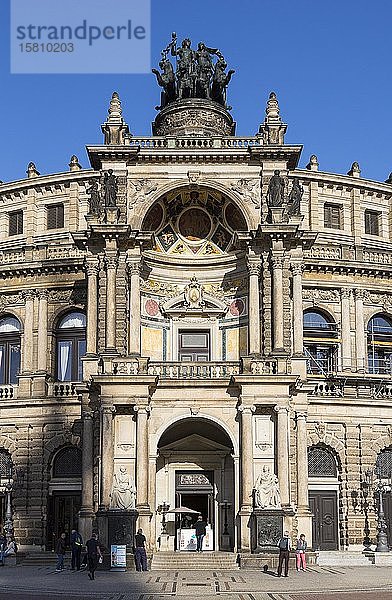 Detail Hauptportal  mit Viereck  Semperoper  Dresden  Sachsen  Deutschland  Europa