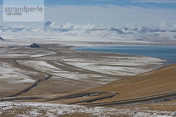 Pass von Norden auf dem Weg zum heiligen Namtso-See  Kreis Damchung  Tibet  China  Asien