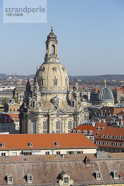 Blick von der Kreuzkirche auf die Frauenkirche  Dresden  Sachsen  Deutschland  Europa