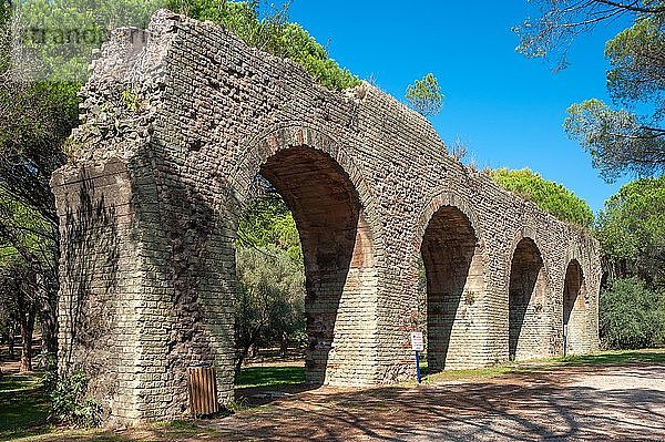 Römisches Aquädukt im Park Aurelia  Fréjus  Var  Provence-Alpes-Cote d'Azur  Frankreich  Europa