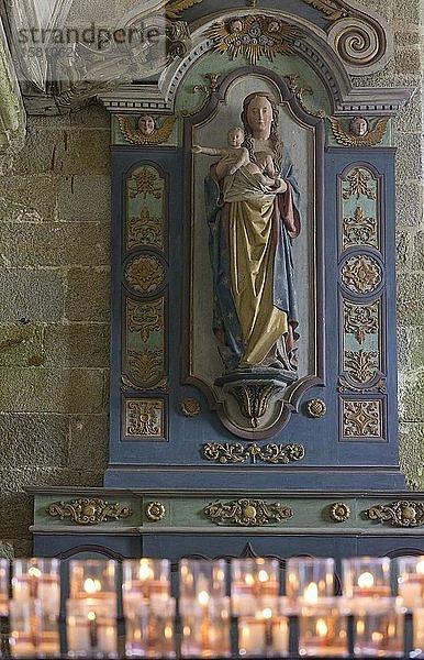 Innenraum  Statue der Jungfrau Maria  Kirche Notre Dame de la Joie  Penmarc'h  Département Finistère  Frankreich  Europa