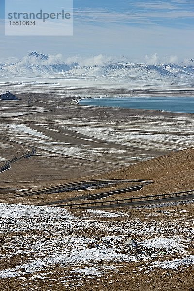 Pass von Norden auf dem Weg zum heiligen Namtso-See  Kreis Damchung  Tibet  China  Asien