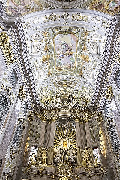 Blick auf den Altar in der Wallfahrtskirche  Sonntagberg  Niederösterreich  Österreich  Europa