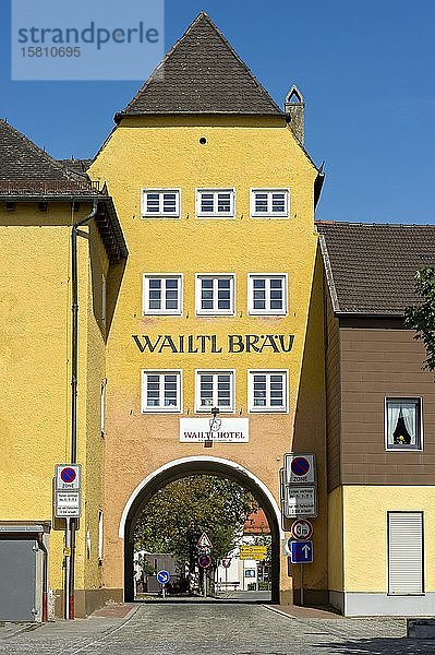 Isener Tor  mittelalterliches Stadttor  Marienplatz  Dorfen  Oberbayern  Bayern  Deutschland  Europa